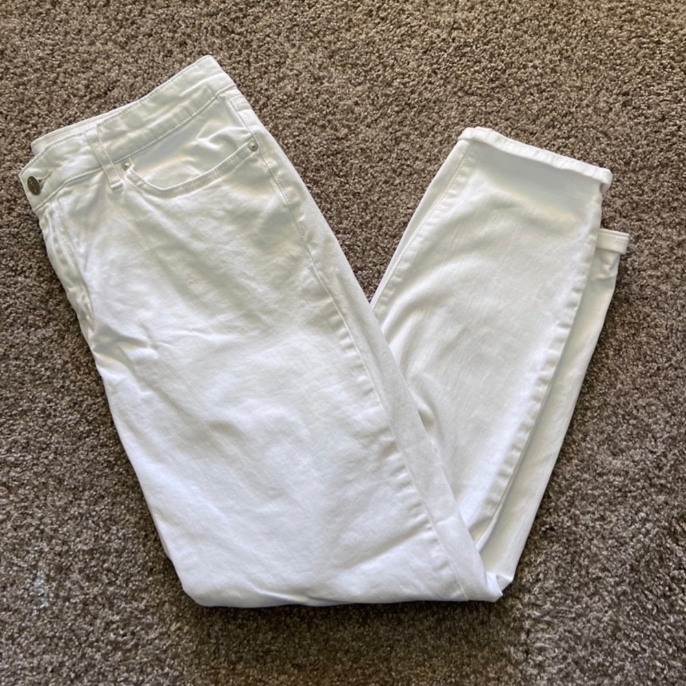 Jessica Simpson size 12/31 white relaxed skinny crop jeans
